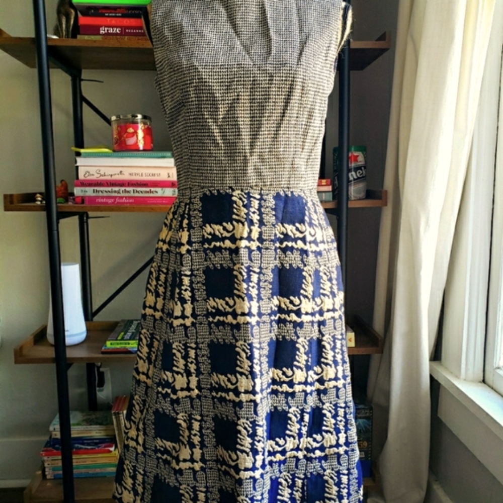Vintage 1960s Navy Blue Gold Metallic Fit and Flare Sleeveless Dress Sz Small